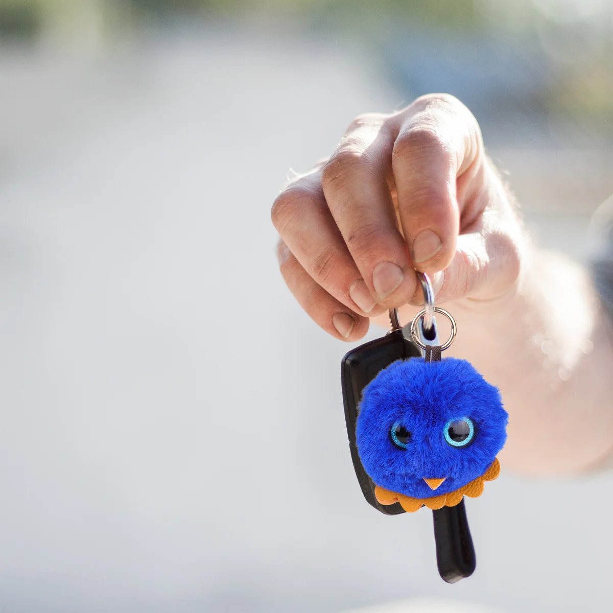 Portachiavi con palla di pelo gufo Portachiavi unico blu scuro Decorazione chiave creativa ed elegante Regalo perfetto Portachiavi con palla di pelo con gufo