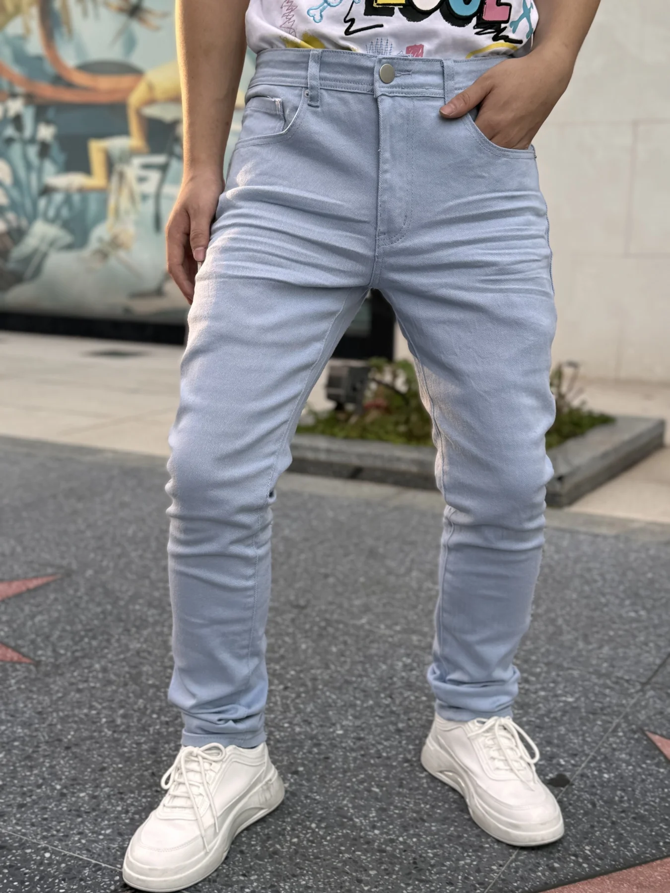 

Trendy Men's Denim Jeans Fashionable And Versatile Light Blue A Line Design Suitable For Both Outdoor And Commuting Use