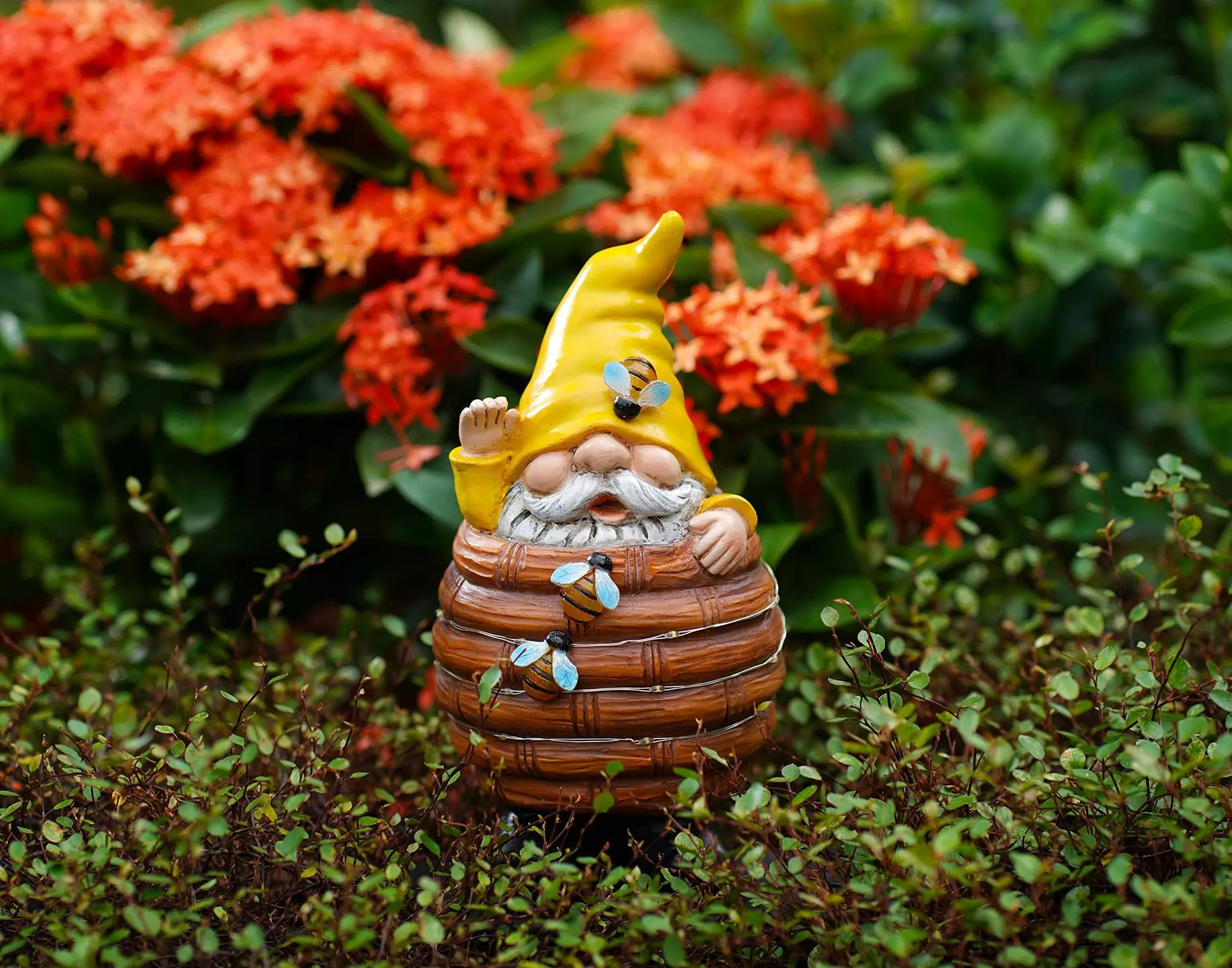 Funny Resin Bee Gnomes Figurine with Solar Light Garden Gnome Statues Resin Bucket Outdoor Art Decor