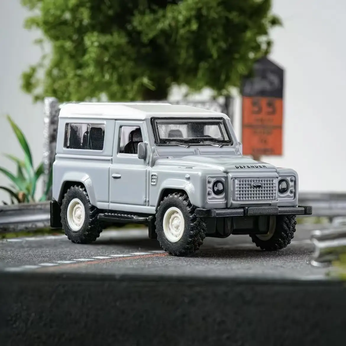

Modern Home Decor 1:32 Defender Diecast Model, Static Off-Road Alloy Car Desktop Ornament