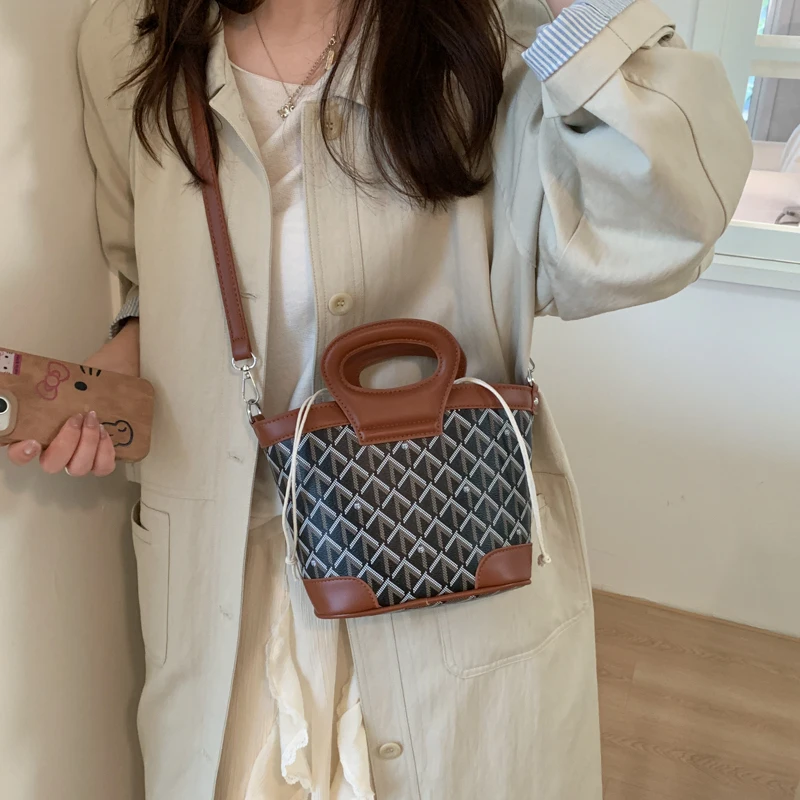 

Роскошная женская сумка через плечо из кожи с облачным принтом и классическим элегантным и модным стилем