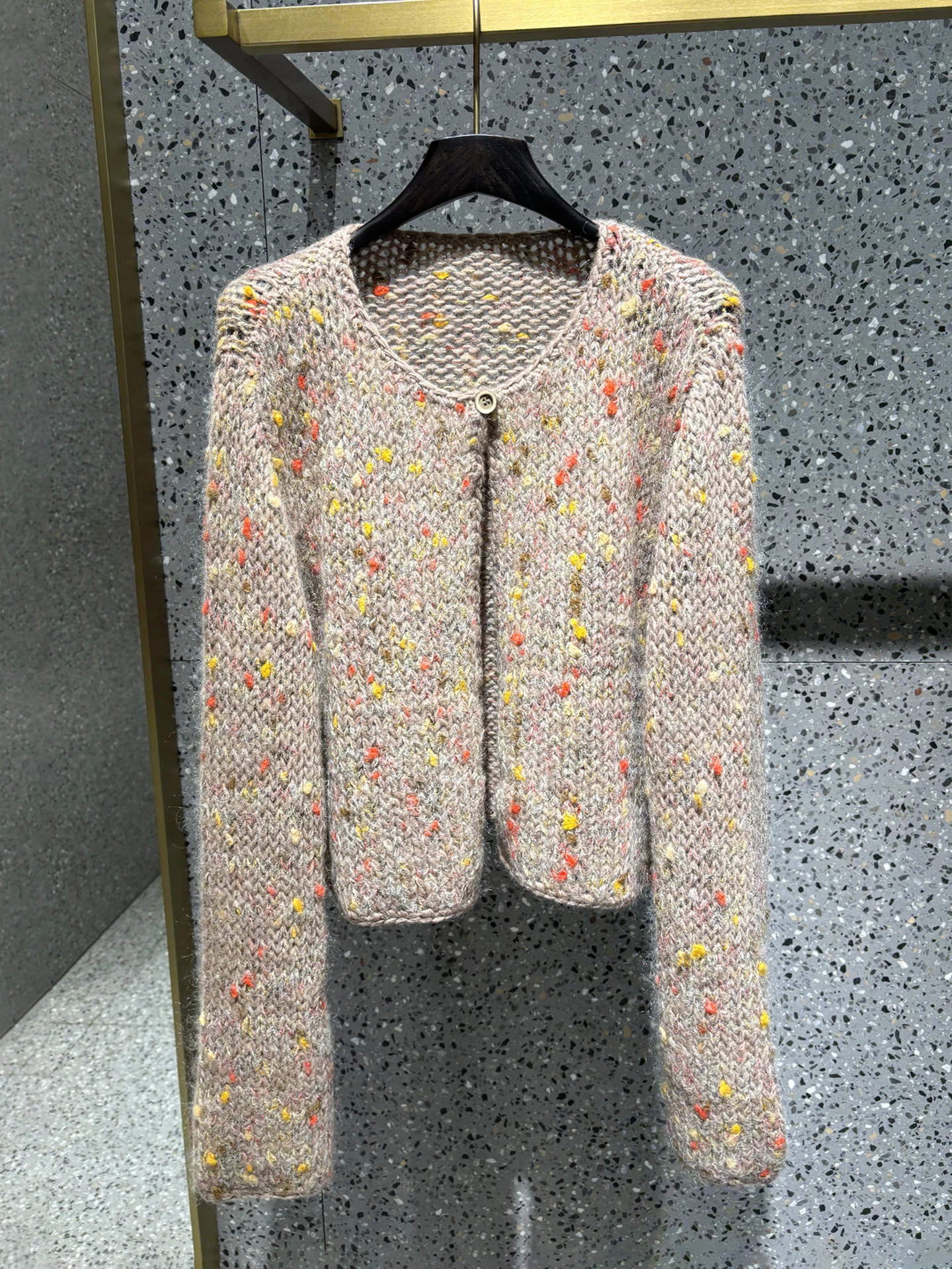 

Высококачественный женский вязаный свитер South Oil, зимний кардиган 2025 года, свободный крой среднего размера, мягкий цвет в горошек