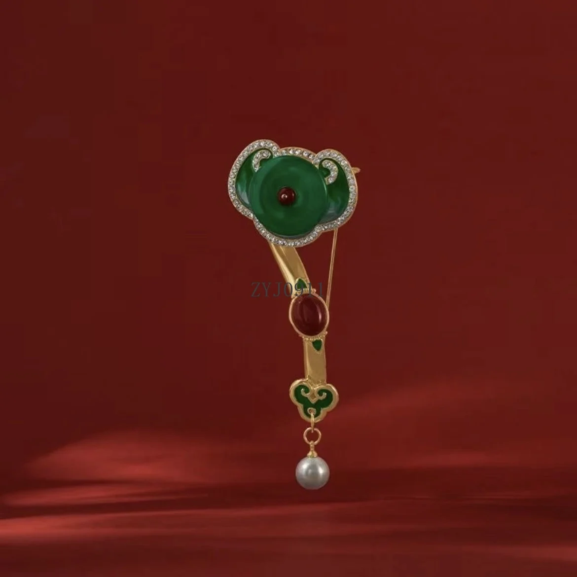 Neue chinesische verheißungsvolle Jade-Perlenbrosche aus Kupferlegierung, Nischendesign, Mantelnadel