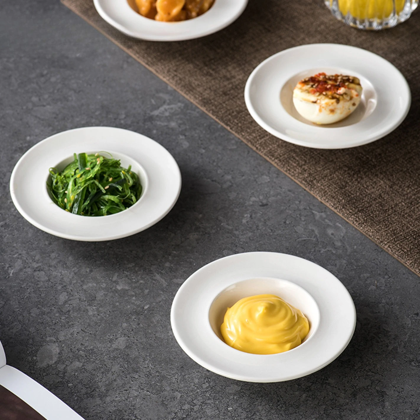 

Creative White Porcelain Deep Plate Restaurant Condiment Dishes Cake Dessert Plate Western Dining Plate Hotel Tableware Kitchen