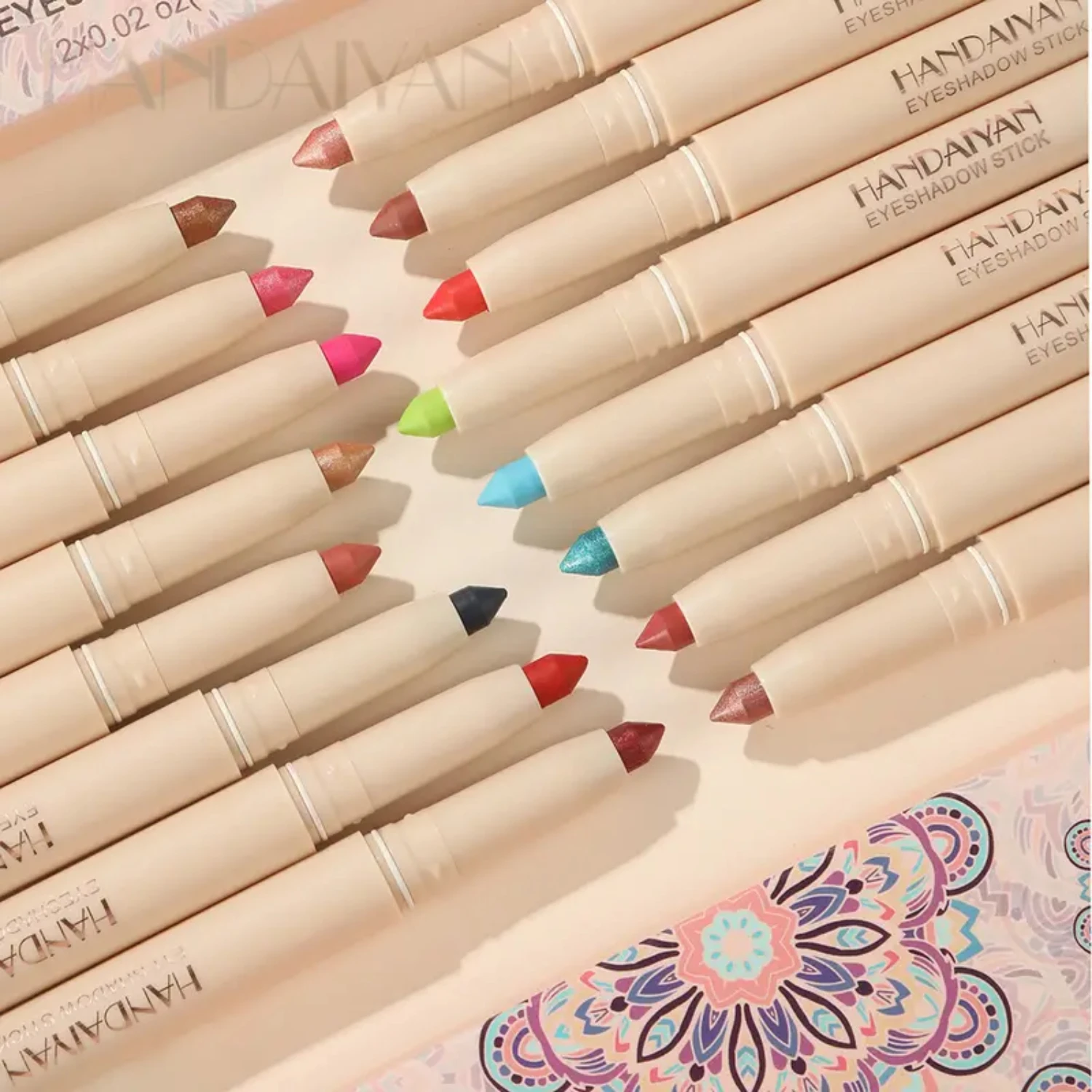 Rich and Creamy Eyeshadow Stick with Built-In Sharpener, Non-Alcoholic Creamy Eyeshadow Formula for Long-Lasting Eye Makeup