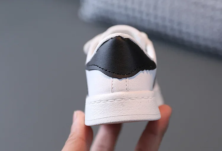 Kindersneaker, modisches Design, weiße, rutschfeste Freizeitschuhe für Jungen und Mädchen, atmungsaktive Sneaker, Schuhe für Kleinkinder und Schüler, Outdoor-Schuhe. – Detail 10