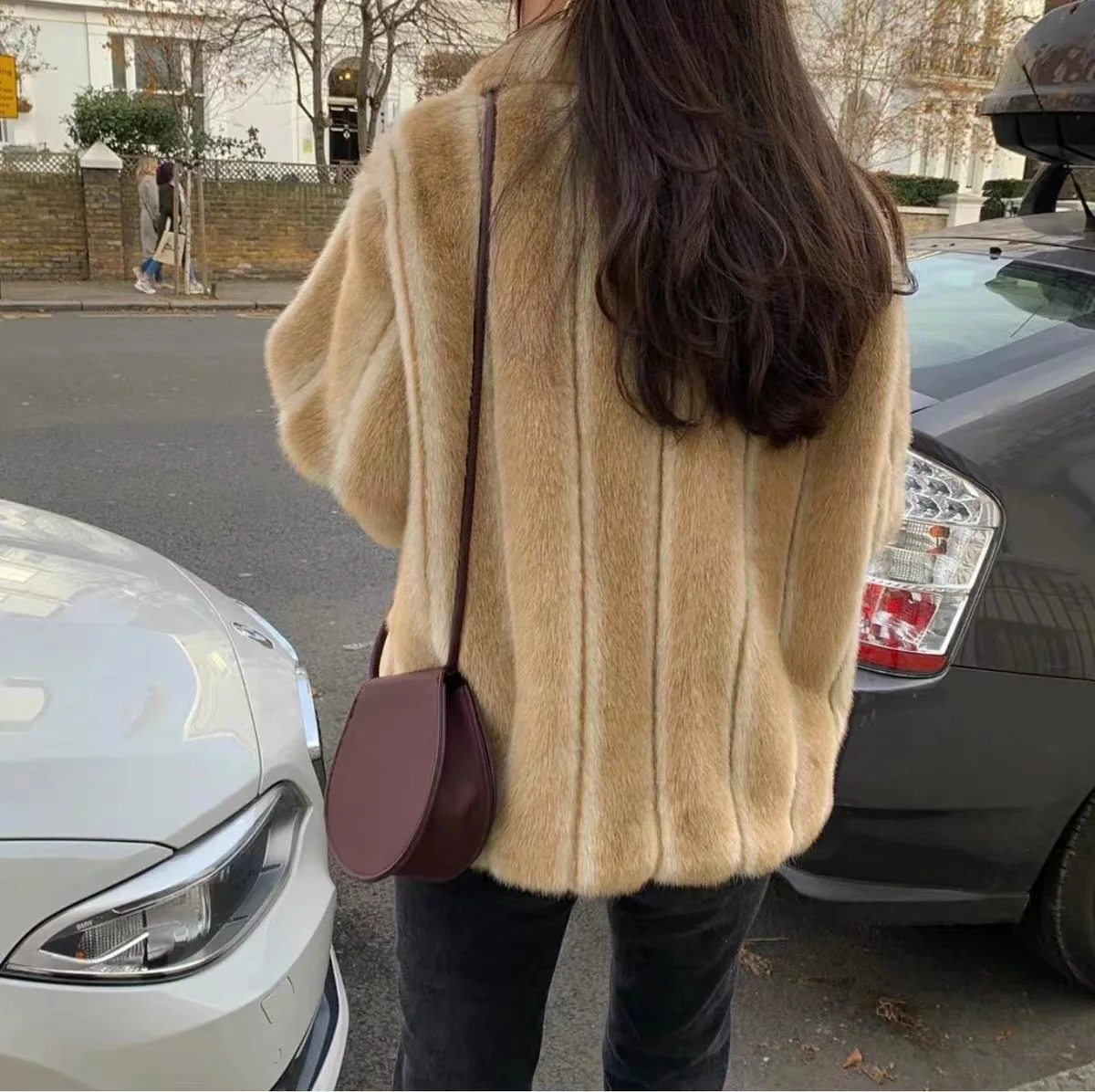 معطف فرو صناعي معاطف طويلة للنساء أنثوية طول الأرض للياقة البدنية الشباب الحضرية الحرير إغلاق فانوس كم أزرار قطيفة فريدة من نوعها مريحة