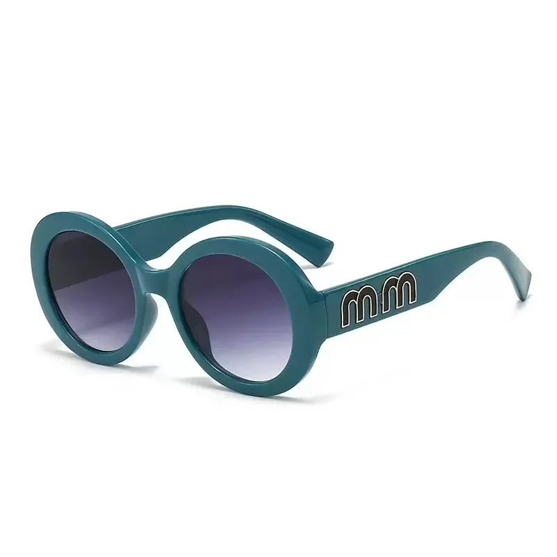 

2025 Trendy Small Frame Sunglasses - Women's Chic Retro Shades, UV400 Protection & Lightweight Design