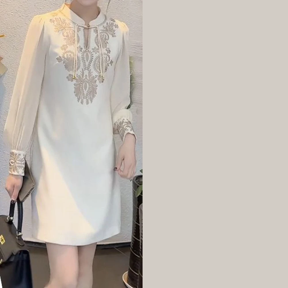 Skinny national style 2025 splicing high-end autumn new embroidered  disc-buckled cheongsam dress temperament waist trend