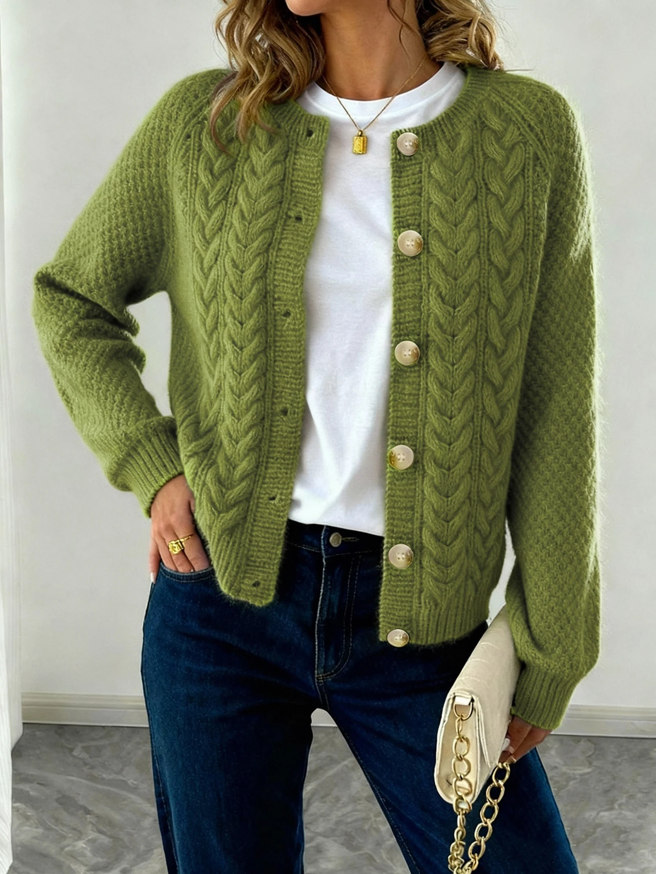 

Autumn and Winter New Niche Knit Cardigan for Women, Designed with a Lazy Style, Sweater Jacket, Green Cable Pattern Loose Round Neck Design Cardigan, Casual and Elegant Autumn and Winter Jacket, Basic Versatile Style for Urban Commuting, Stylish and Casu