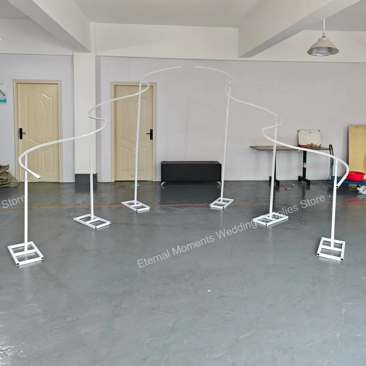 Höhenverstellbarer, gewellter Metall-Außenbogen im Ins-Stil – Dekorativer Hintergrund für Hochzeiten, Partys und Bühnenfotografie – Detail 2