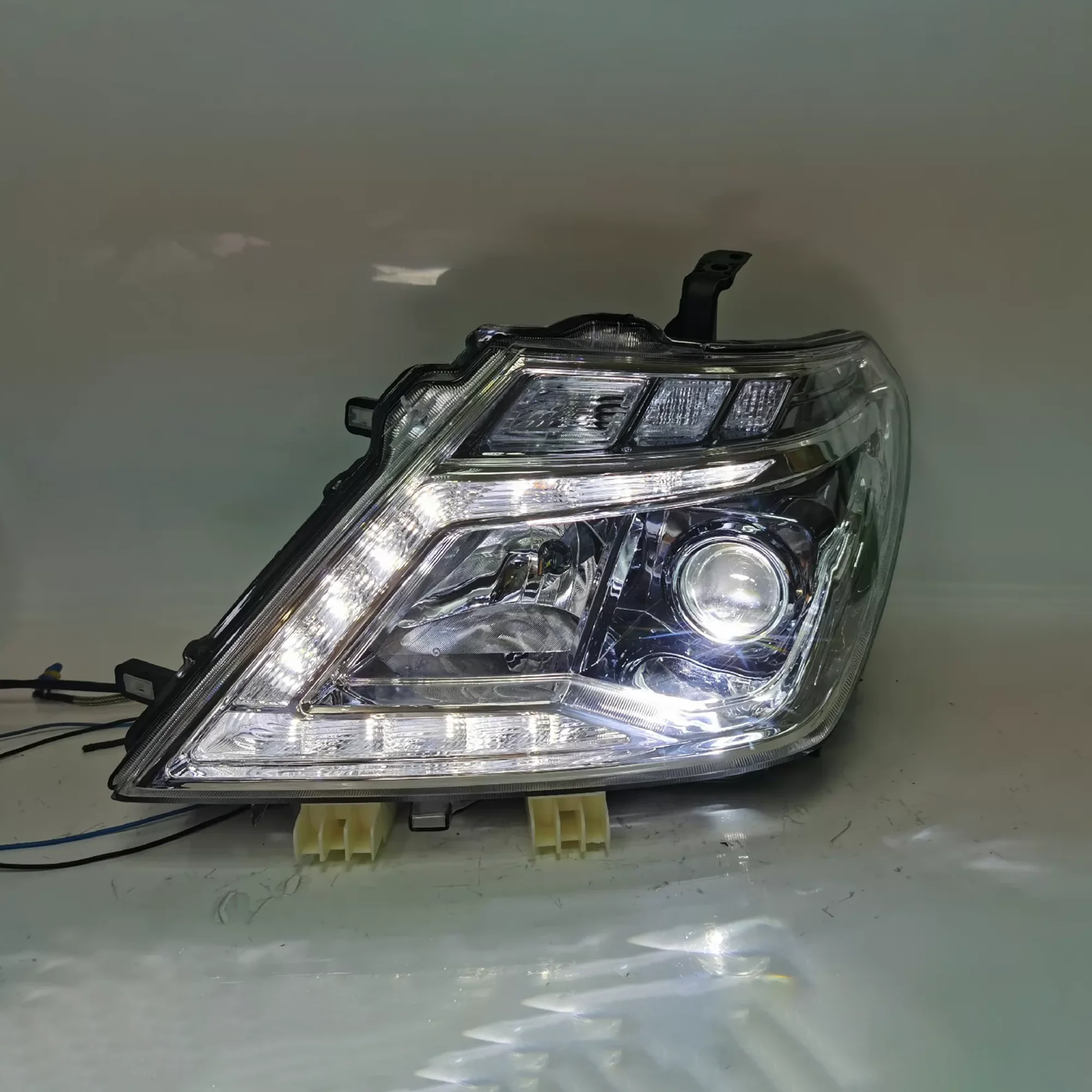 

Передняя фара для Nissan Patrol Tourer Y62 2012-2019: Обновленная светодиодная динамическая фара в сборе