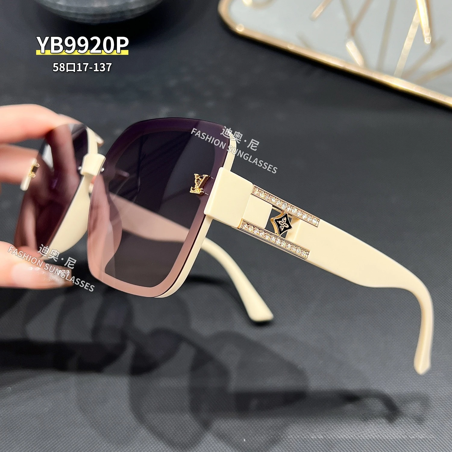 

Designer Women Hip Hop Sunglasses Polarized Outdoor Ready UV Pro High Quality Luxe Frame Adventure Eyewear 2026
