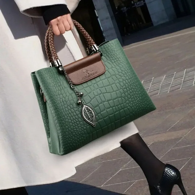 bolsa-de-panales-elegante-y-original-de-lujo-para-mujer-bolso-bandolera-bolso-tote-de-cuero-simple-gran-capacidad-logotipo-con-letra-Unica-estilo-retro