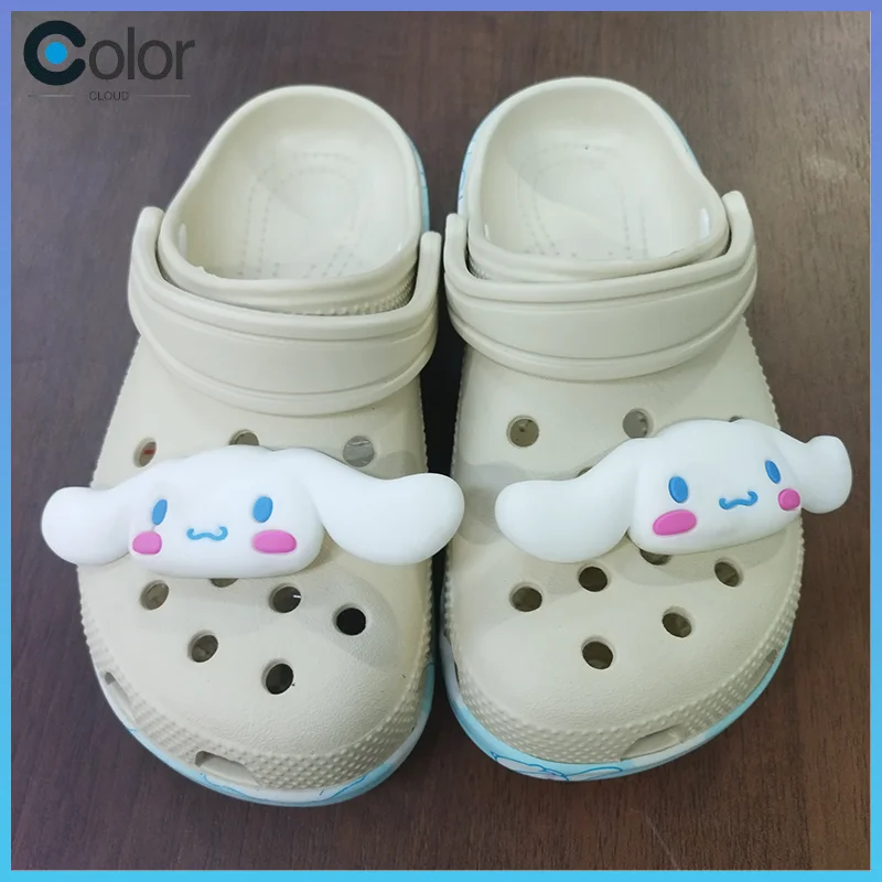 

Sanrio Cinnamon Dog anime cartoon anti-slip vacation summer beach outdoor wear with a feeling of stepping on poop flip-flops