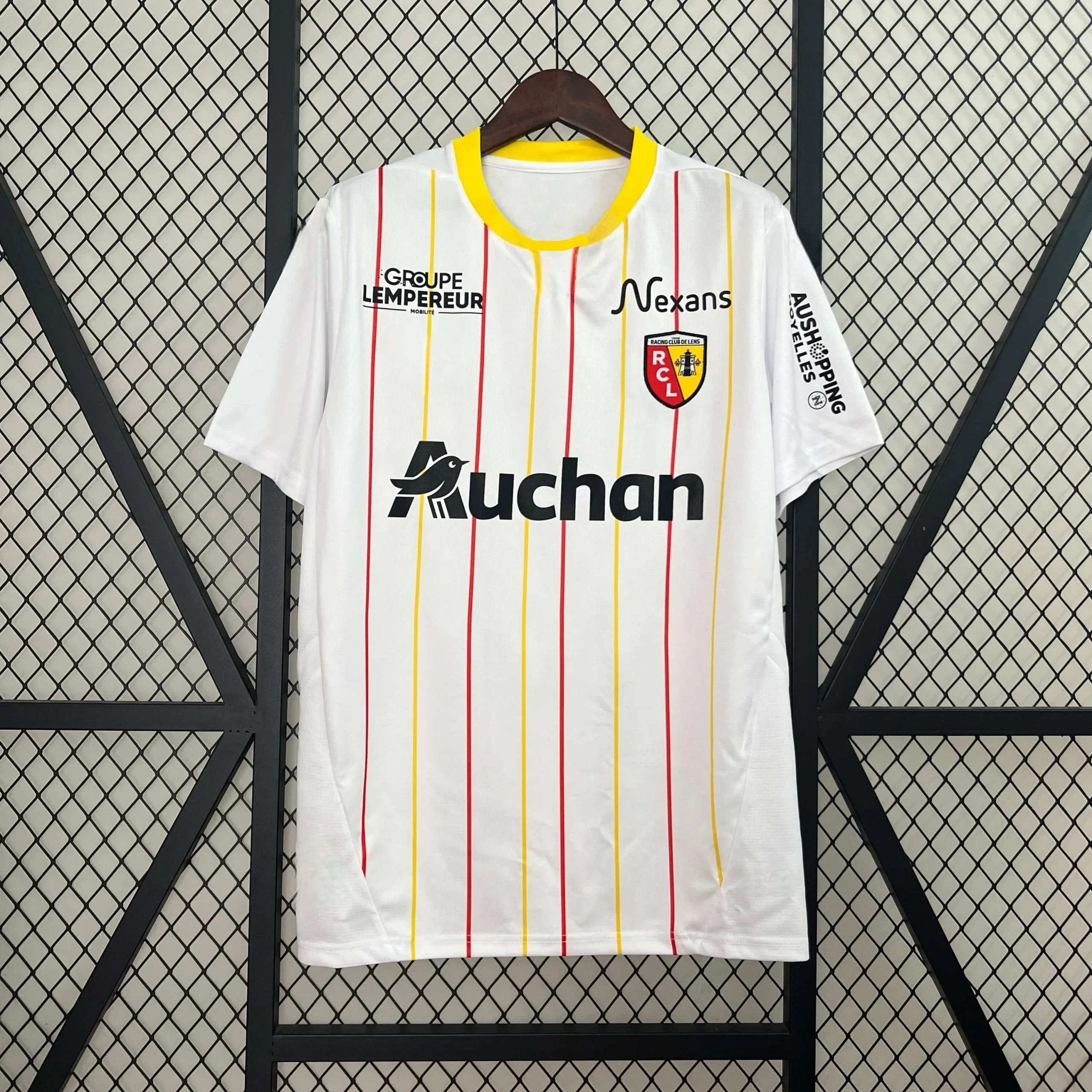 

2025 Новая крутая футболка в стиле ретро с 3D-принтом и линзами 24_25 Away Kit Fan Edition Джерси Деловой повседневный спортивный комплект Зеленый и белый