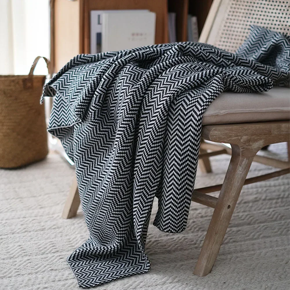Luxury Geometric Twill Throw Blanket Knitted Sofa Cover Modern Simple Bedspread Travel Shawl Blanket Warm Bedroom Bed End Towel