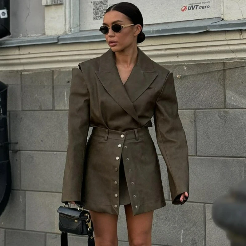 ชุดเซ็ตสองชิ้น เสื้อแขนยาวดีไซน์ใหม่แบบโปร่งลายฉลุ  คอลเลคชั่นฤดูใบไม้ร่วง 2026  สไตล์อเมริกันเรโทร  ชุดกระโปรงหนัง PU สำหรับผู้หญิง