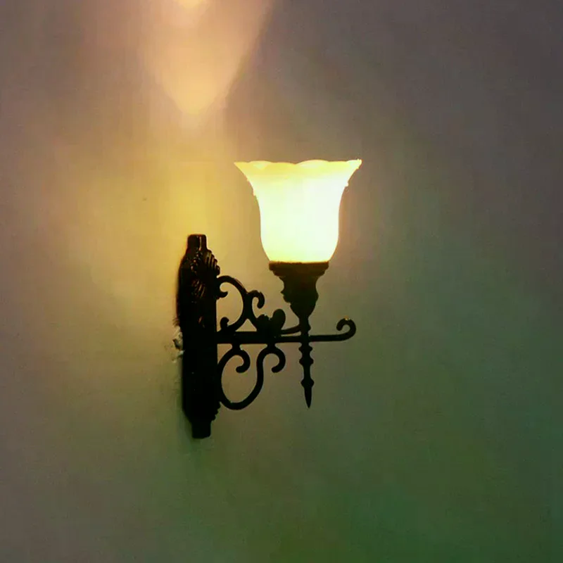 Lámparas de montaje en pared para niños, modelo de lámparas de parque ferroviario, accesorios de muebles para decoración de casa de muñecas, juguetes para juego de imitación, regalo, 1 Uds.