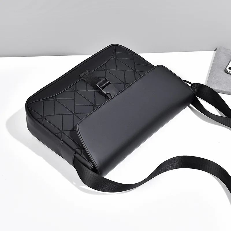 Europe and the United States new small shoulder bag horizontal fashion street messenger bag fashion backpack.