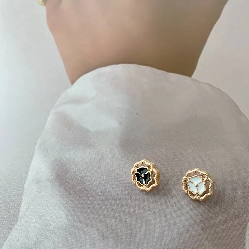 

20 шт./лот 11 мм французский черный/белый ажурный трилистный цветок в форме металлических пуговиц рубашка вязаный кардиган свитер пуговицы N564