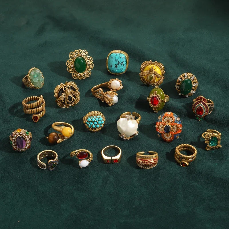 Antique Jewelry Retro Spiral Snake Rings Multi-layer Striped Red Crystal for Woman Luxury Vintage Copper Girls Fashion New 2025