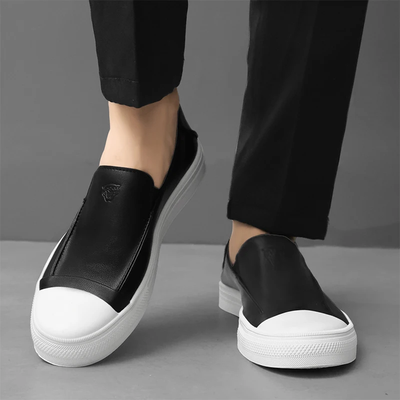 Casual men's leather shoes Comfortable genuine leather style Daily Outdoor Fashion Party Youth versatile shoes Black and White