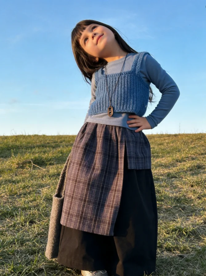 

Girls Suit 2025 Autumn and Winter New Childrens Clothing Girl Baby Knitted Vest Solid Color Top Fart Curtain Pants Four Sets