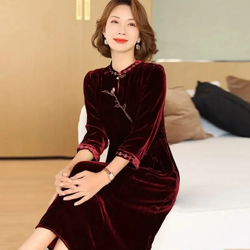 

Высококачественное новое свадебное шелковое золотое бархатное платье для свекрови, шелковое платье с вышивкой шелковицы, темпераментное платье для матери, весенне-осеннее платье