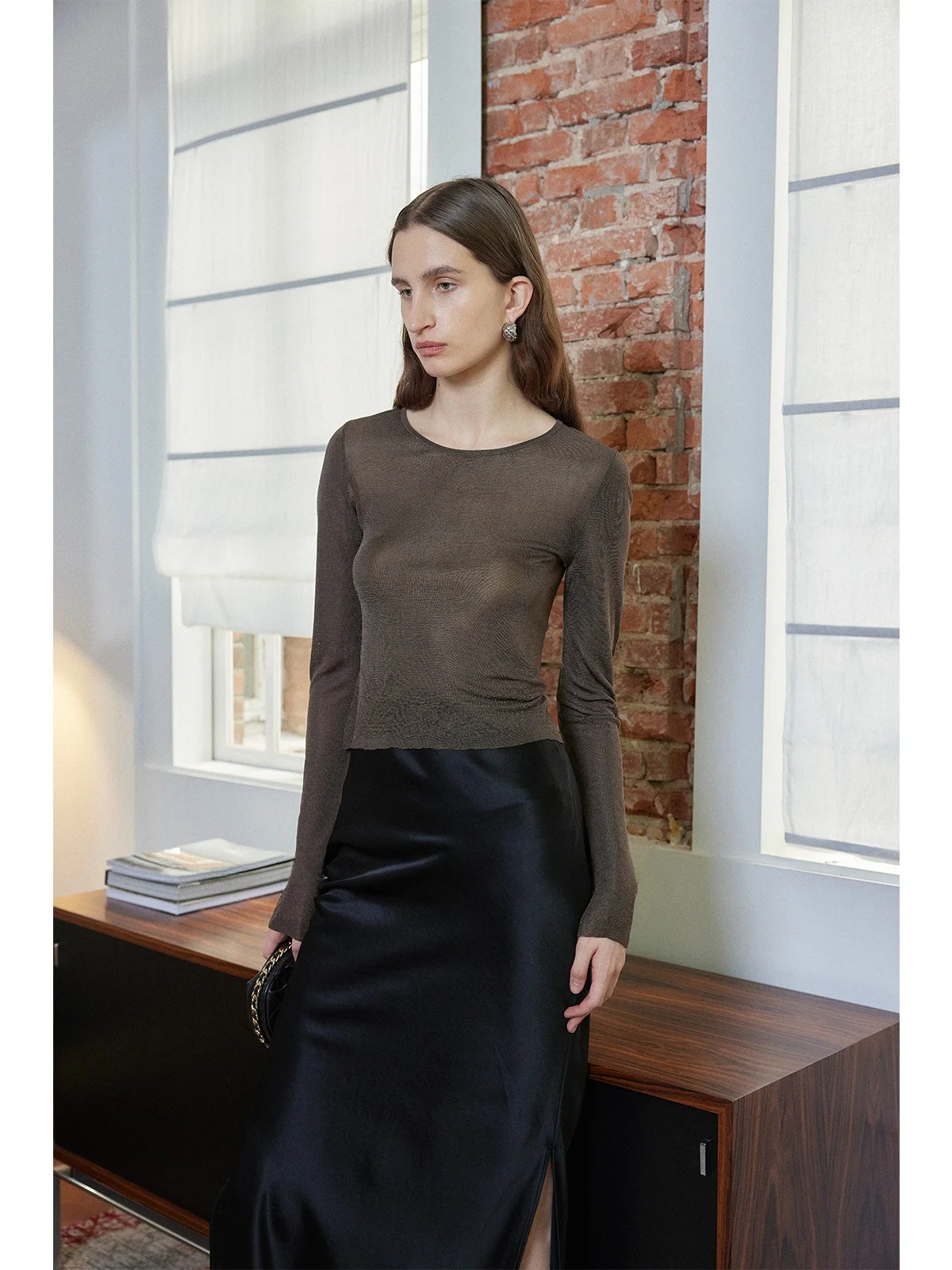 

Thoransaura Women's Knitted Sweater Me See-tough Design Faonable Thin awl Collar Long Sve Slim Fit Autumn Top