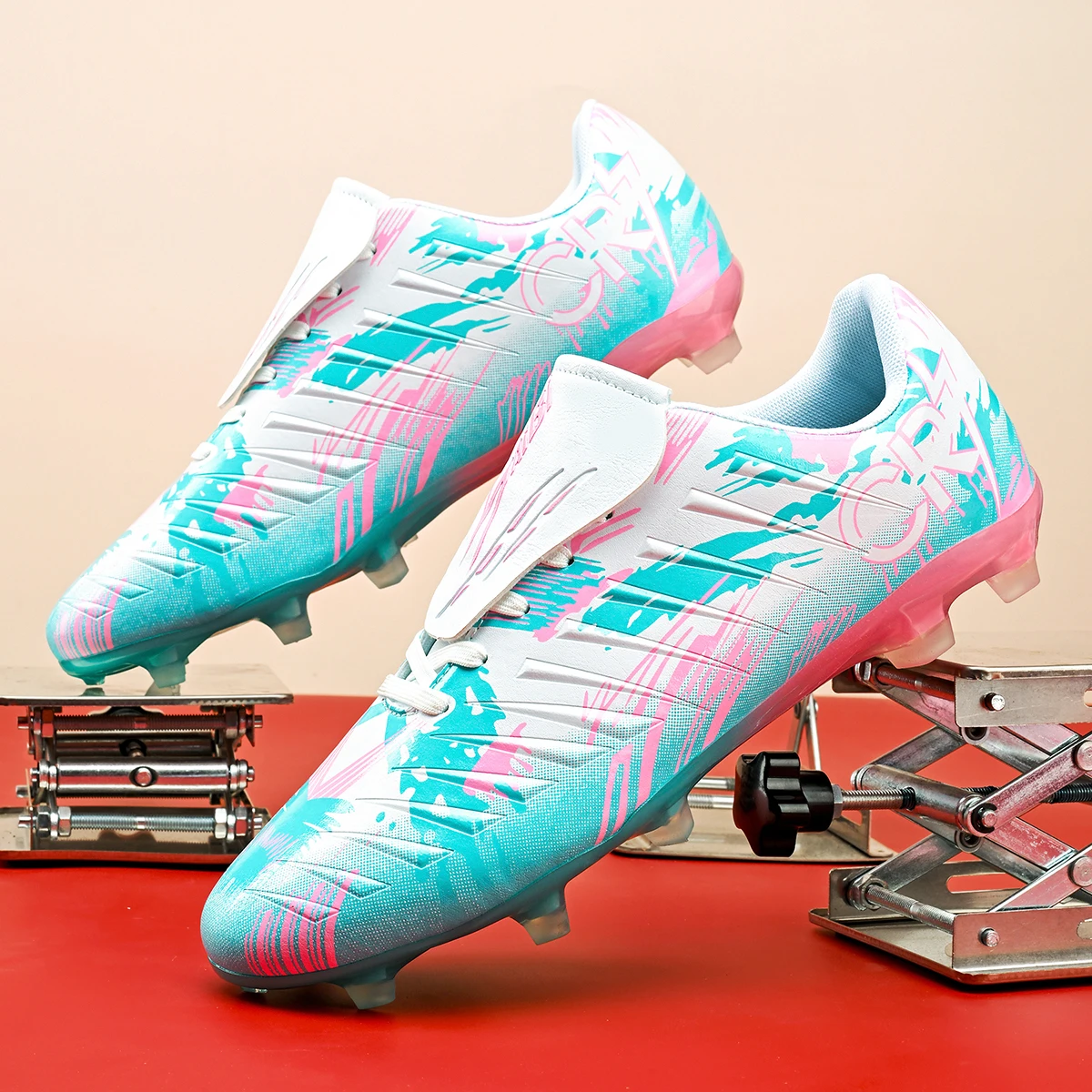 

Newly released universal low-top football shoes available in TF studded and FG long stud styles for both men and women.sneakers