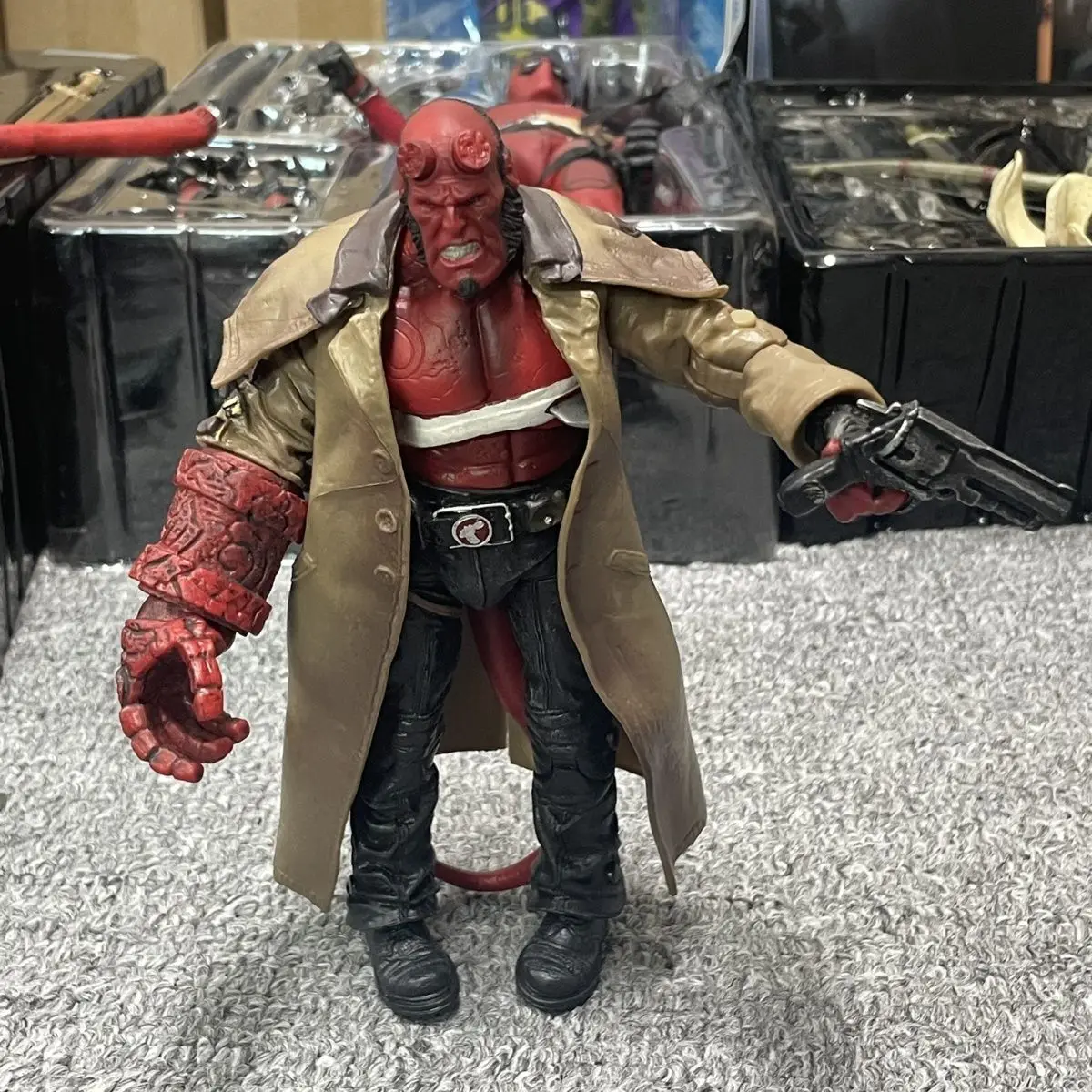 Mezco Hellboy 7 بوصة PVC عمل الشكل - Trenchcoat البديل سامريتان لعبة مجسمة دمية لهدية المهرجان