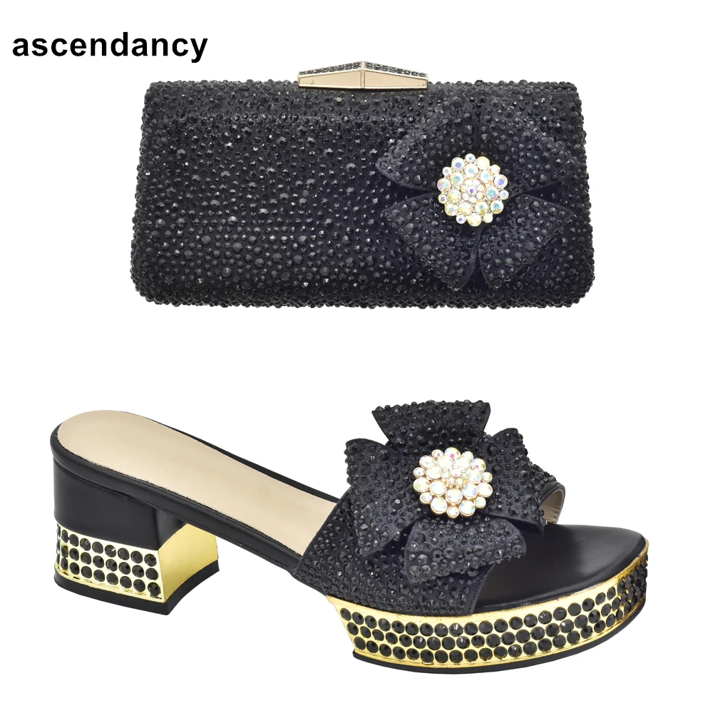 

Комплект из туфель и сумок в итальянском стиле, украшенные Стразы, свадебные туфли на широком каблуке, комплект из туфель и сумок для невесты в африканском стиле