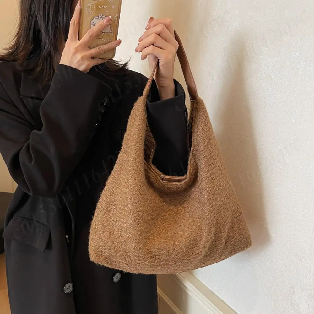 Plush Shoulder Bag for Women Hobo Bag Large Capacity Cute Tote Handbag Retro Soft Top Handle Bag Cute Purse Shopping Dating Bag