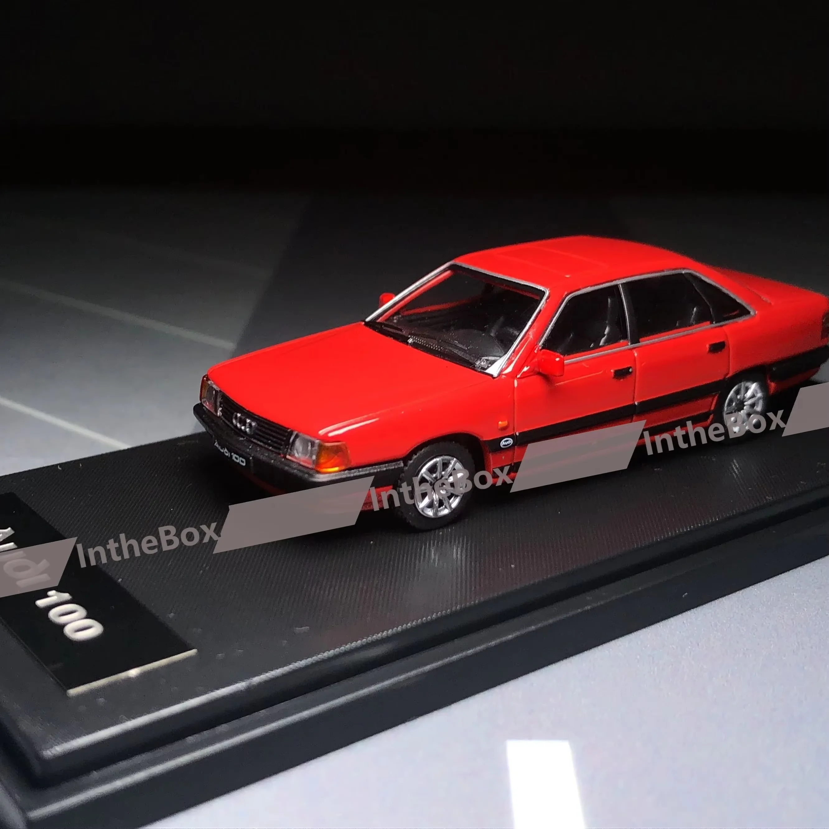 

RM 1:64 1989 Red 100 C3 Sedan Классическая литая под давлением модель автомобиля Коллекция ограниченного выпуска игрушки для хобби