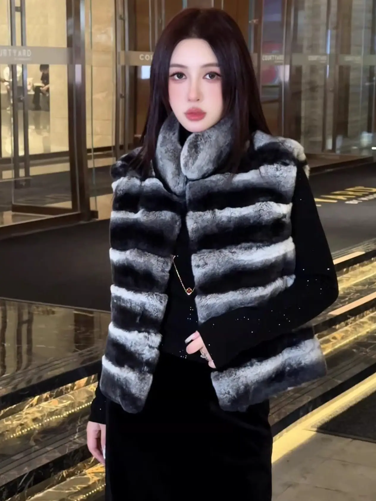 

Женский модный жилет Gyantong из меха кролика рекс с отворотами на ушах, уютная верхняя одежда средней длины с меховым воротником MJ06