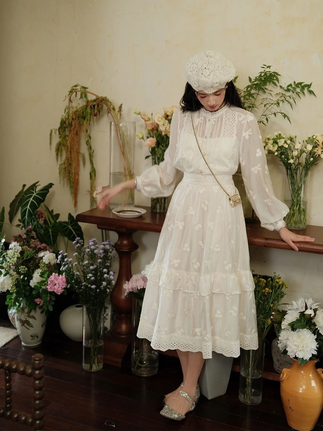 

Ele White Embroidered irt Set for Women by Aunt Deer Uncle Zhuo French Sle Straight Cut Long Sve round Ne Breath...