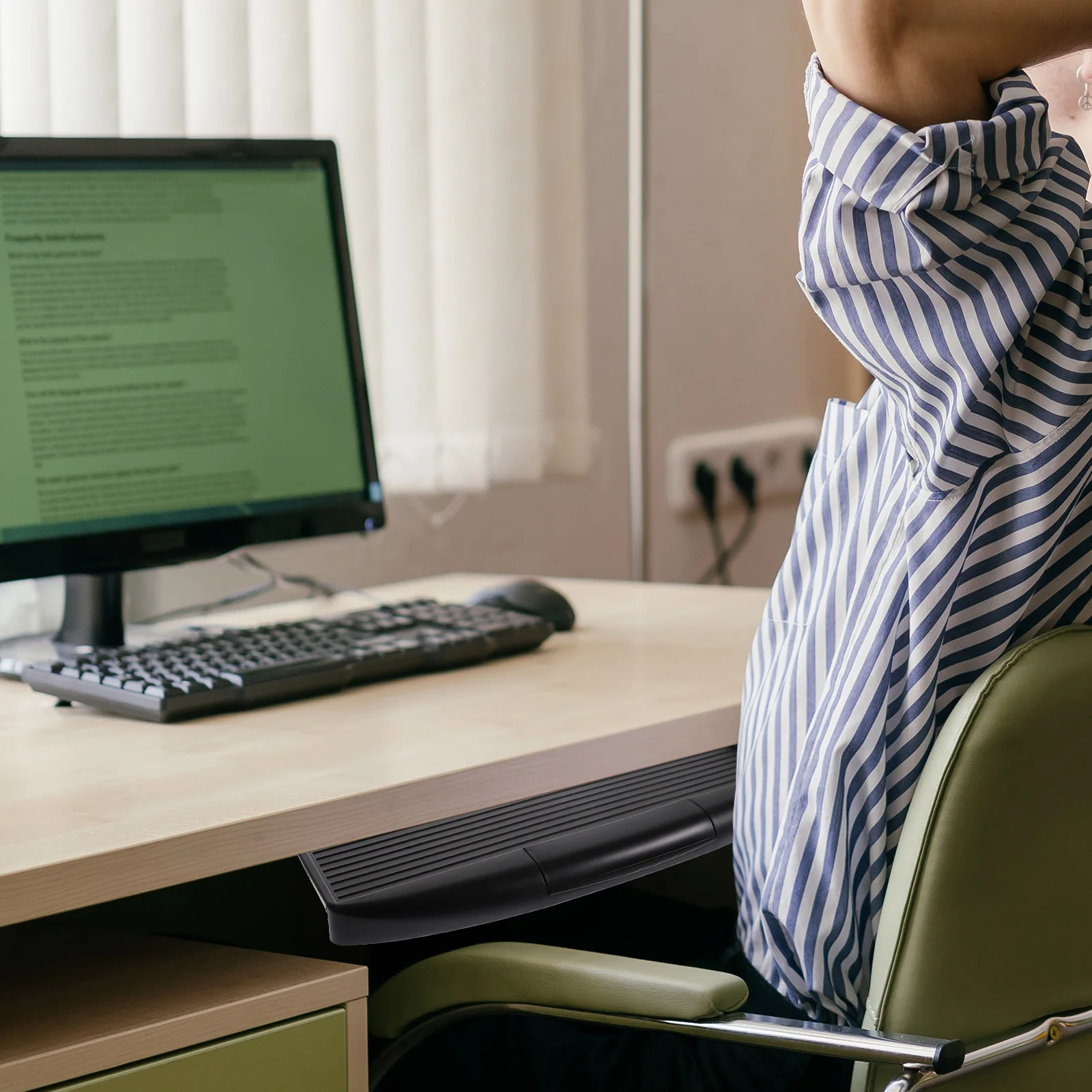 

Large Keyboard Tray Under Desk Pull Out High Durability PP Material Simple Installation No Punching Needed for Office Home