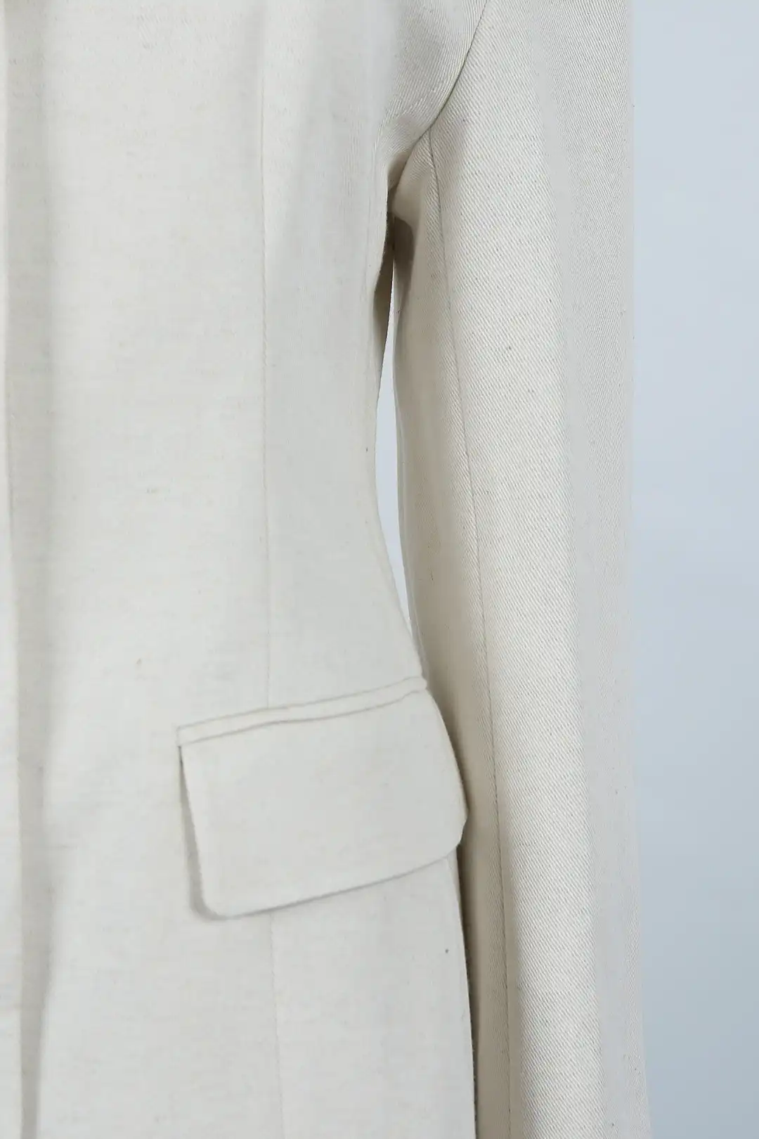 سترة نسائية واحدة الصدر لعام 2025 مصنوعة من البوليستر الفاخر للتنقل في الخريف والشتاء ملابس الشارع للمكتب إلى العشاء