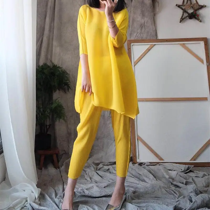 Wrinkle two-piece set for women's 2024 spring/summer new loose yellow minimalist pleat set trend  two piece set