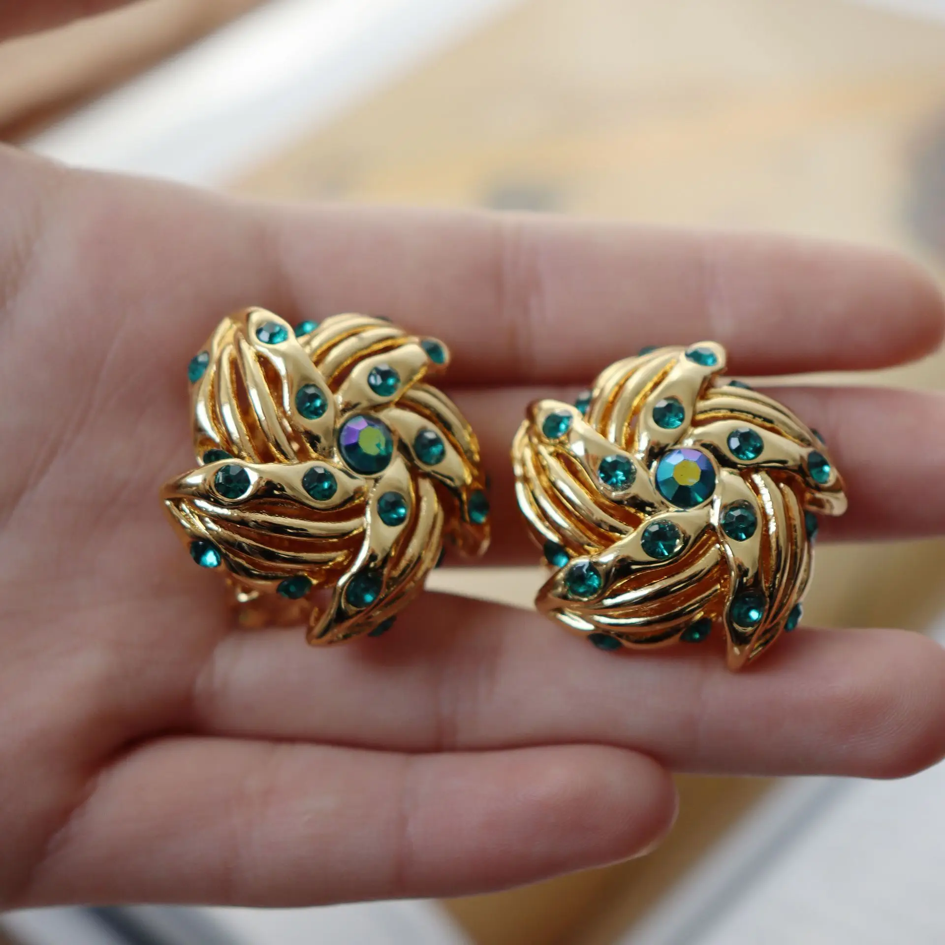 

Vintage Green Stone Twist Earrings For Women Jewelry Runway Party T Show Fancy Trendy Boho INS Japan Korea