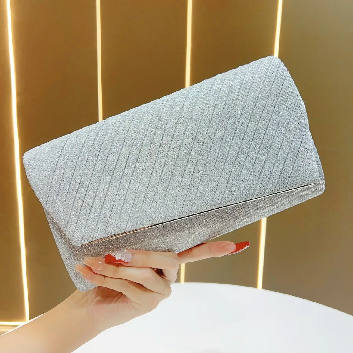 

2025 Elegant Silver Glitter Clutch Women’s Evening Purse Long Chain Shoulder Bag Fashion Wedding Party Handbag Formal Tote
