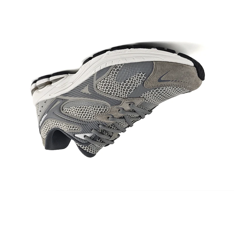 

Street retro running shoes feature a vintage-comfortable design and breathable fabric, catering to streetwear retro style and li