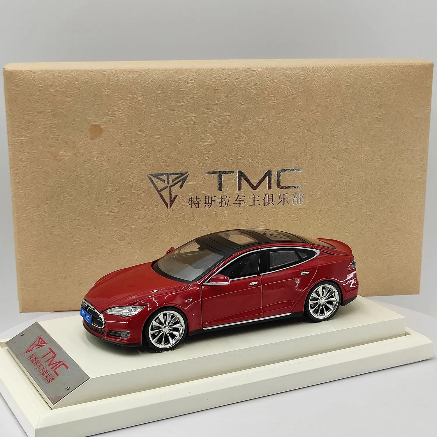 

Defect Diecast 1:32 Scale Tesla Model S Alloy Car Model with Exquisite Display Box Collectible Toy Gift Souvenir Display