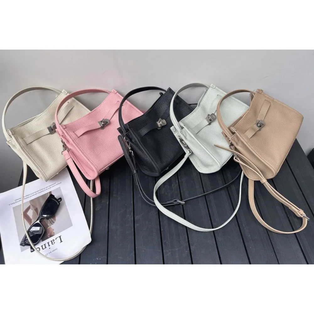 

2026 New Fashion Versatile Shoulder Handbag with Unique Casual Texture Classic Daily Premium Elegant Simplicity Simple Generous