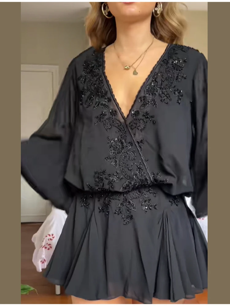 Abito da donna sexy chic in pizzo con scollo a V, minigonna a pieghe a maniche lunghe a vita alta, nuovo versatile abbigliamento da pendolare da strada