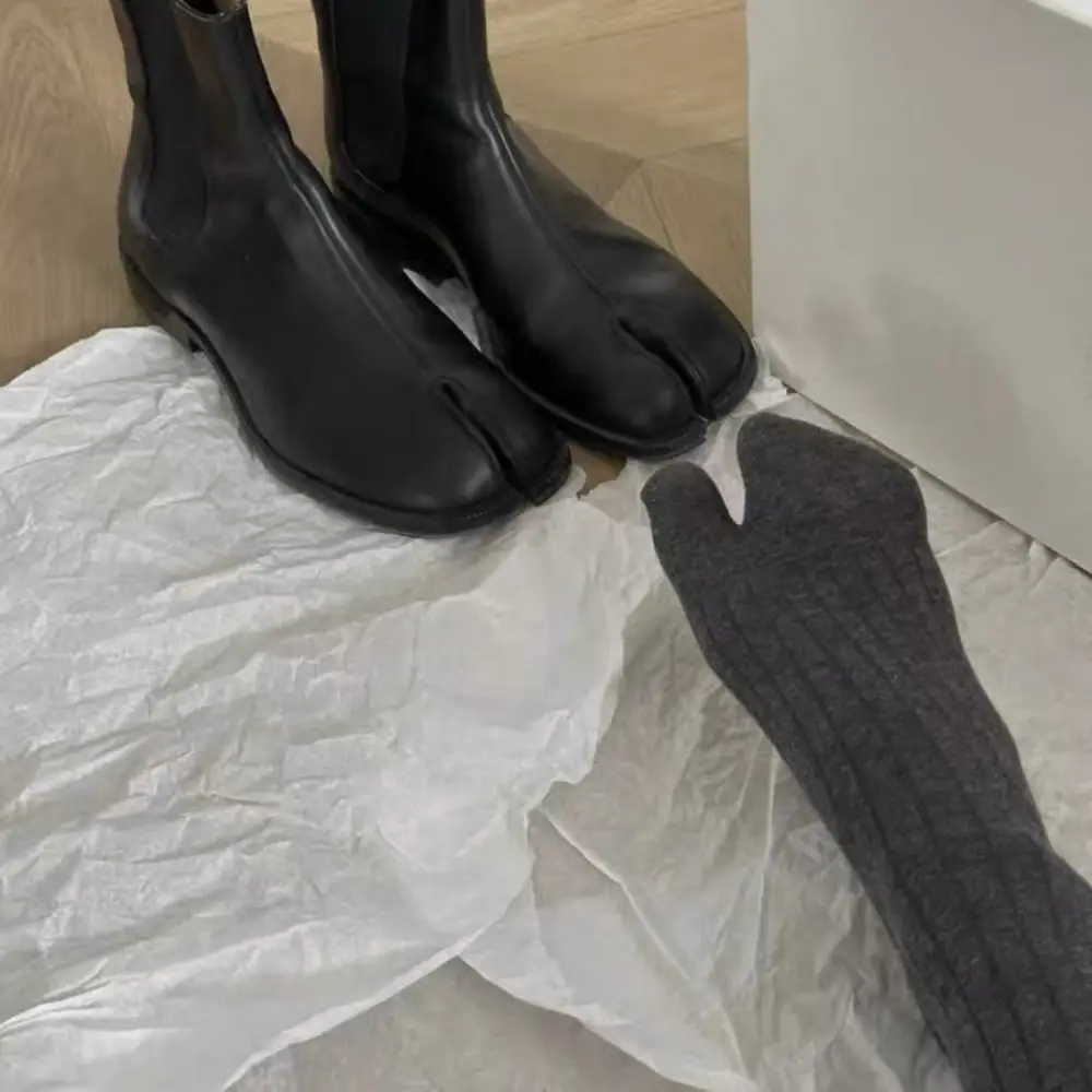 Calcetines de algodón peinado con punta dividida para mujer, medias cómodas a rayas de Color sólido, suaves, de dos dedos, estilo Harajuku japonés, Tabi Sox de alta calidad