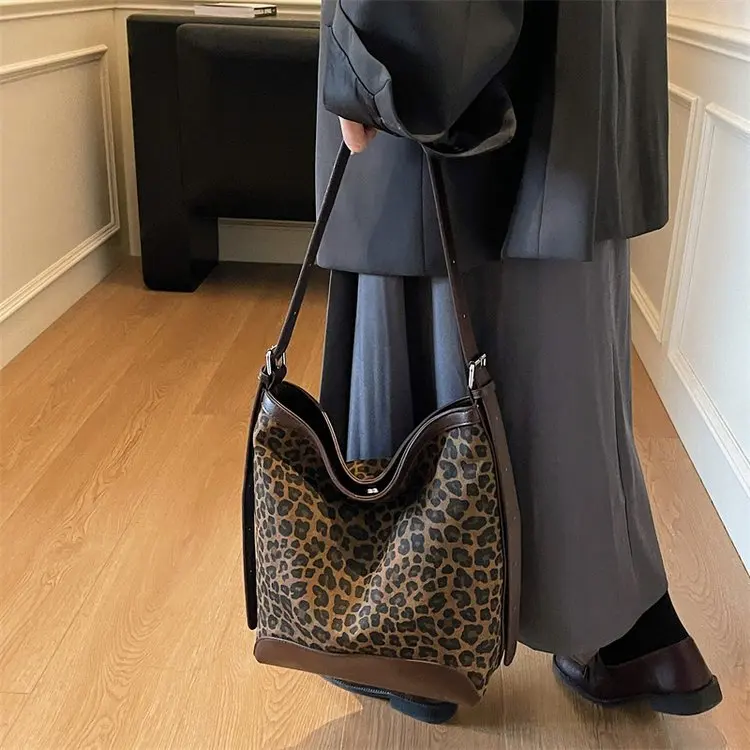 

Винтажная большая сумка с леопардовым принтом для женщин, большая вместительная сумка на плечо, ретро-кошелек подмышками для работы, модный холст