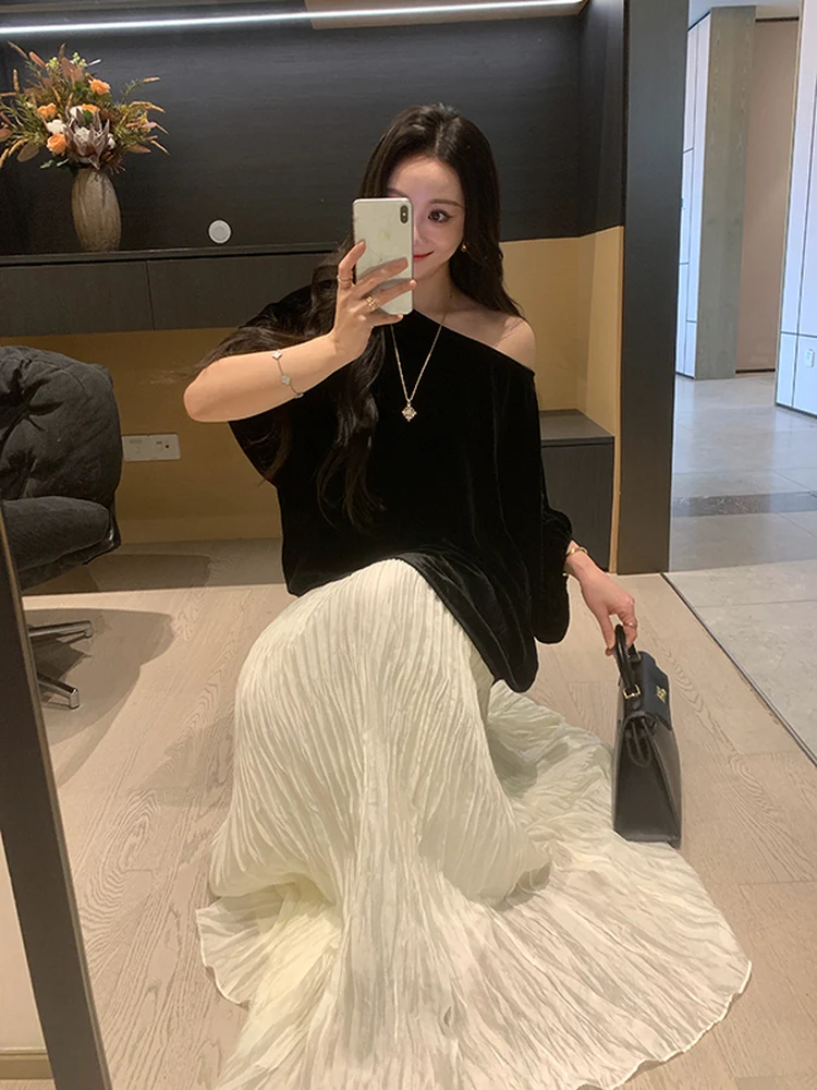 

Silk Summer Shoulder T-Shirt Women's Texture Sensation Skirt Set Casual Style Two-Piece Women's Fashion Ensemble