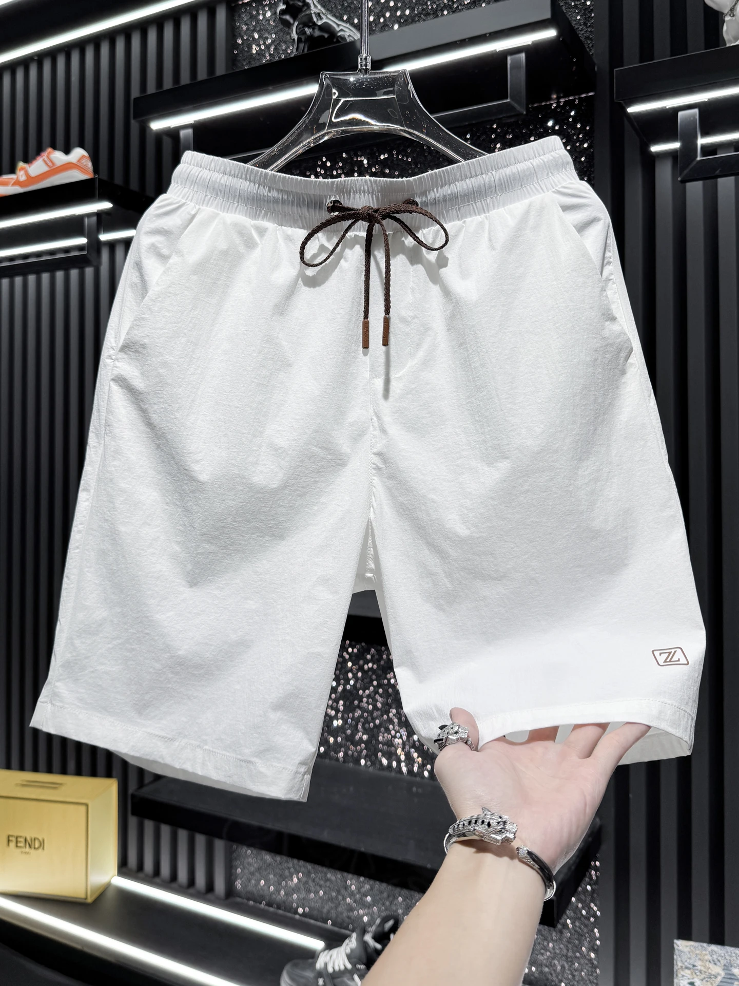 men's-ice-silk-casual-shorts-thin-five-quarter-length-summer-trendy-brand-quick-dry-slim-fit-elastic-waist-daily-wear-shorts
